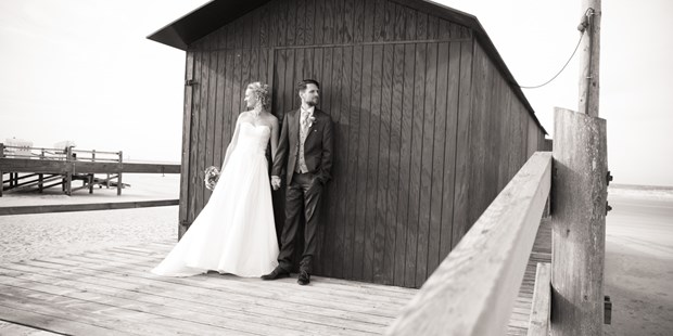 Hochzeitsfotos - Bockhorn (Friesland) - Hochzeitspaar am Strand - Fotografie Kunze - Die Fotomanufaktur in St. Peter-Ording