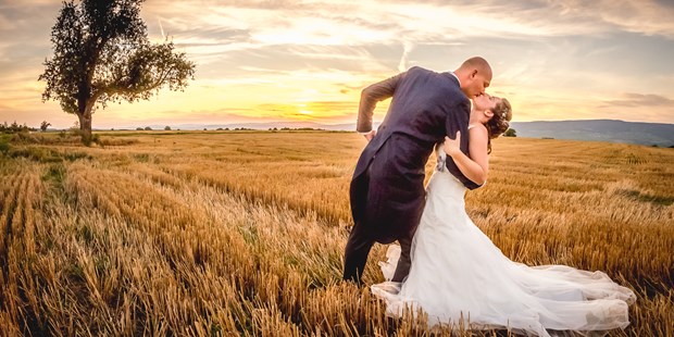 Hochzeitsfotos - Art des Shootings: After Wedding Shooting - Hemsbach - Gone with the Wind - Sonnenuntergangsshooting - Silke & Chris Photography