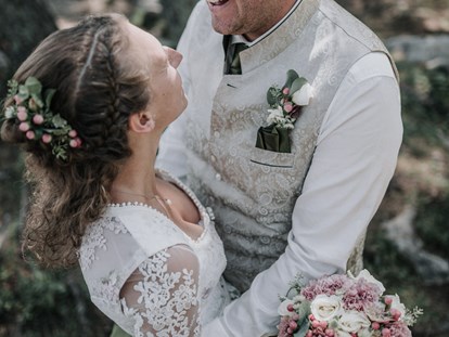 Hochzeitsfotos - Puch bei Hallein - Hochzeit auf der Tauplitzalm - Shots Of Love - Barbara Weber Photography