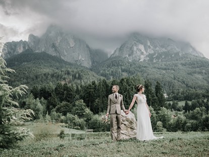 Hochzeitsfotos - Fotobox mit Zubehör - Greifenburg - Freie Trauung in Südtirol am Fuße des Schlern - Shots Of Love - Barbara Weber Photography