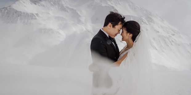 Hochzeitsfotos - Videografie buchbar - Koppl (Koppl) - Winter Hochzeit in der Schweiz - Blitzkneisser