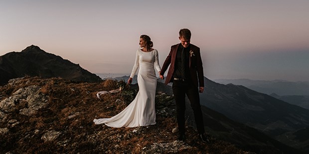 Hochzeitsfotos - Berufsfotograf - Greifenburg - Berghochzeit im Abendlicht - Blitzkneisser