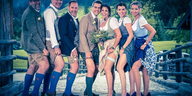 Hochzeitsfotos - Salzburg-Stadt (Salzburg) - Wir zeigen Bein - Dein schönster Tag - Hochzeitsfotografie
