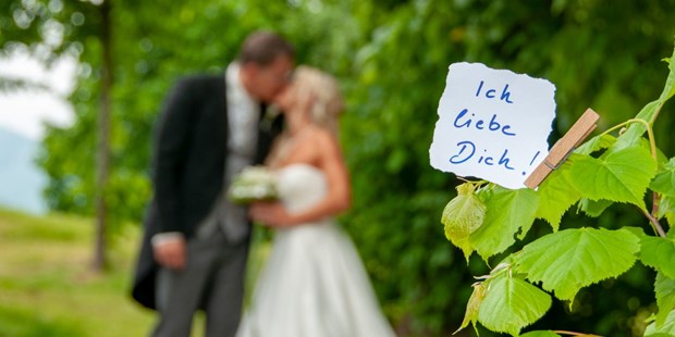 Hochzeitsfotos - Copyright und Rechte: Bilder dürfen bearbeitet werden - Maria Schmolln - Florian Pollak - visualica.com