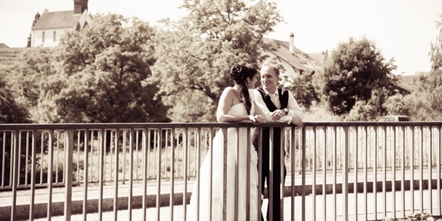 Hochzeitsfotos - Singen - Während dem Paarshooting entstehen traumhafte Hochzeitsbilder mit viel Engagement und Feingefühl. - Fotografie by Carole Fleischmann