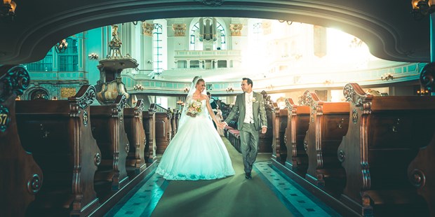 Hochzeitsfotos - Art des Shootings: Portrait Hochzeitsshooting - Unterperfuss - Hochzeit in Hamburg - Charles Diehle - Hochzeitsfotograf München
