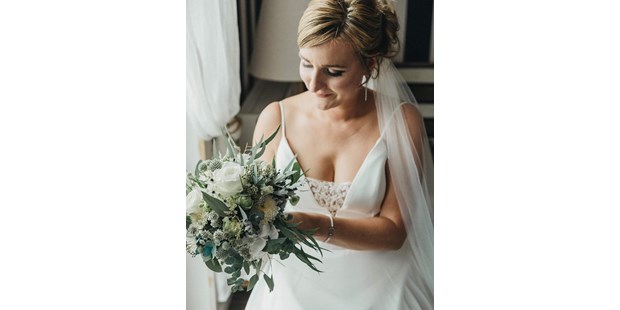 Hochzeitsfotos - Copyright und Rechte: Bilder auf Social Media erlaubt - Erzgebirge - getting ready - Jennifer & Michael Photography
