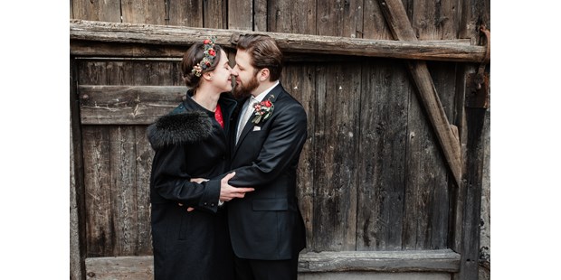 Hochzeitsfotos - Copyright und Rechte: Bilder auf Social Media erlaubt - Wingerode - Hochzeit auf der Ceuzburg - This Moment Pictures 