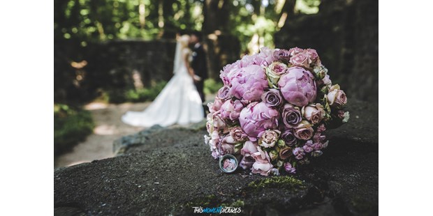 Hochzeitsfotos - Copyright und Rechte: Bilder auf Social Media erlaubt - Wingerode - This Moment Pictures 