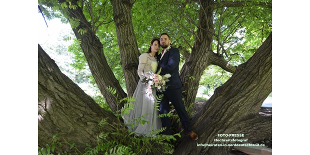 Hochzeitsfotos - Fotobox mit Zubehör - Schweriner See - #brautpaarshooting hamburg#
#fotograf balzerek# - REINHARD BALZEREK