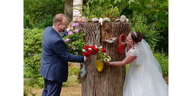 Hochzeitsfotos - Art des Shootings: After Wedding Shooting - Rövershagen - Fotoshooting mit Brautpaar in 
Celle - REINHARD BALZEREK
