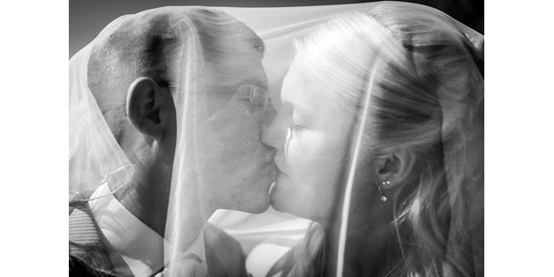 Hochzeitsfotos - zweite Kamera - Sauerland - Hochzeitsfotograf Dortmund, Hochzeitsfotograf Unna,
Hochzeitsfotograf Bochum - Marco Herrmann - Hochzeitsfotograf