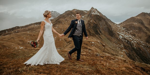 Hochzeitsfotos - Videografie buchbar - Grödig - Herbstliche Berghochzeit auf der Panoramaalm, Tirol - Thomas Oberascher