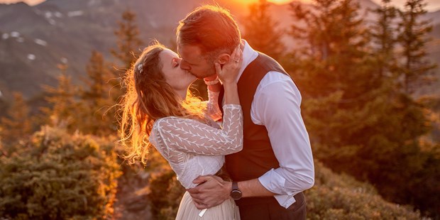 Hochzeitsfotos - Copyright und Rechte: Bilder auf Social Media erlaubt - Vorarlberg - Wild Embrace Photography GmbH 