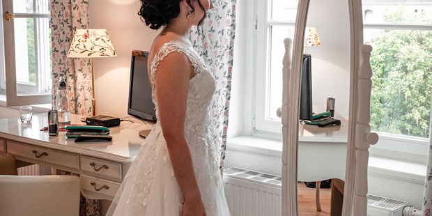 Hochzeitsfotos - Art des Shootings: Portrait Hochzeitsshooting - Dresden - Getting-Ready, Hochzeitsreportage  - Zerina Kaps Photography 