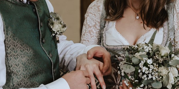 Hochzeitsfotos - Copyright und Rechte: Bilder auf Social Media erlaubt - Vorarlberg - Im Jänner durfte ich die schöne Trauung vom Brautpaar Schwendinger in Dornbirn begleiten.  - Glücksbild Fotografie