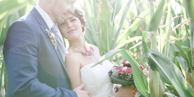 Hochzeitsfotos - Fotobox mit Zubehör - Deutschland - Emotionale Hochzeitsbilder in der Natur - Matthias Raith Hochzeitsfotograf