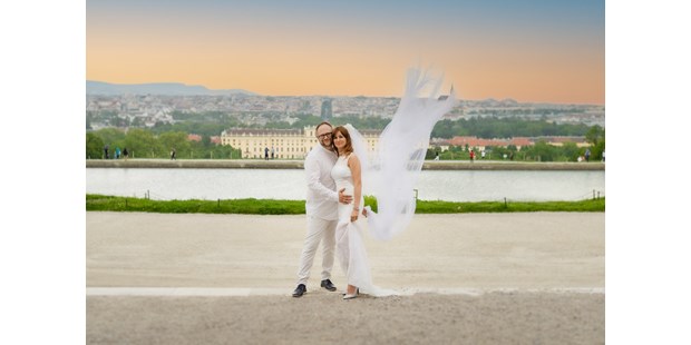 Hochzeitsfotos - Fotobox alleine buchbar - Bratislava - Schönes Open Air im Schloss Schönbrunn - TomaFot Wedding Story