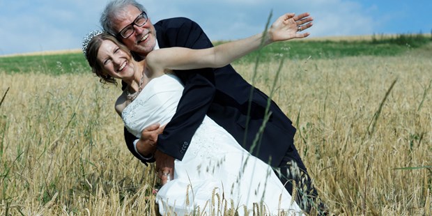 Hochzeitsfotos - Art des Shootings: Trash your Dress - Schwarzwald - Fotoshootings bei mir machen richtig Spaß und das sieht man auch. - Verena Wehrle