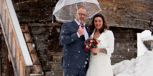 Hochzeitsfotos - Copyright und Rechte: Bilder auf Social Media erlaubt - Trins - Winterhochzeit in Tirol - Hintertux - Priml Photography