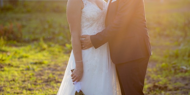 Hochzeitsfotos - Copyright und Rechte: Bilder auf Social Media erlaubt - Niedersachsen - Kathrin Halbhuber von Foto Moments
