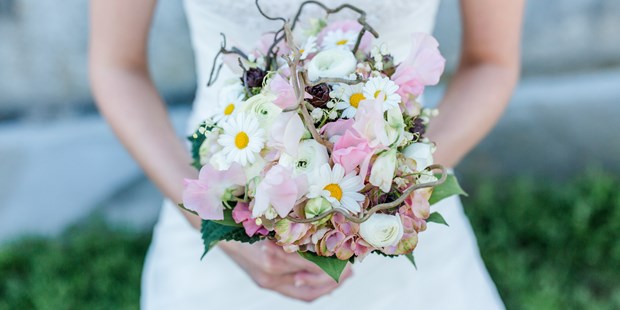 Hochzeitsfotos - Aistersheim - Wedding bouquet - Karoline Grill Photography