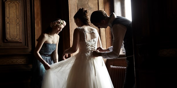 Hochzeitsfotos - Fotostudio - Mödling - Getting ready, Schloß Spielfeld | www.c-g.wedding - C&G Wedding - Elopement und Hochzeits Fotografie