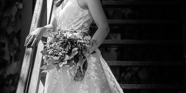 Hochzeitsfotos - Copyright und Rechte: Bilder privat nutzbar - Thüringen - Hochzeitpaar in Jena,
Parkshooting, Paarshooting - bilderdiesprechen.de