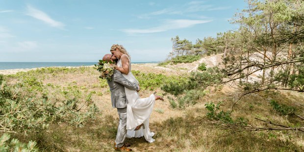 Hochzeitsfotos - zweite Kamera - Dranske - Strandhochzeit an der Ostsee - Viktoria Zehbe