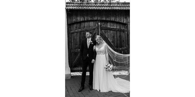 Hochzeitsfotos - Copyright und Rechte: Bilder auf Social Media erlaubt - Wittibreut - Selina Schönmoser Photography 