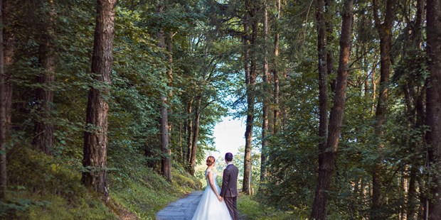 Hochzeitsfotos - Art des Shootings: Fotostory - Hof (Tiefgraben) - After Wedding Shooting mit Manuel & Tabea - Katrin Solwold