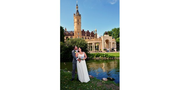 Hochzeitsfotos - Fotobox mit Zubehör - Region Schwerin - Schloss Schwerin - Brautpaar-Shooting - BALZEREK, REINHARD