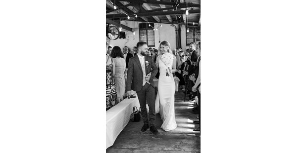 Hochzeitsfotos - Copyright und Rechte: Bilder auf Social Media erlaubt - Region Stuttgart - Josia Numrich Hochzeitsfotografie