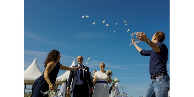 Hochzeitsfotos - Art des Shootings: Trash your Dress - Hamburg-Stadt (Hamburg, Freie und Hansestadt) - Hochzeitsfotograf Helge Peters - Mo´s Fotostudio