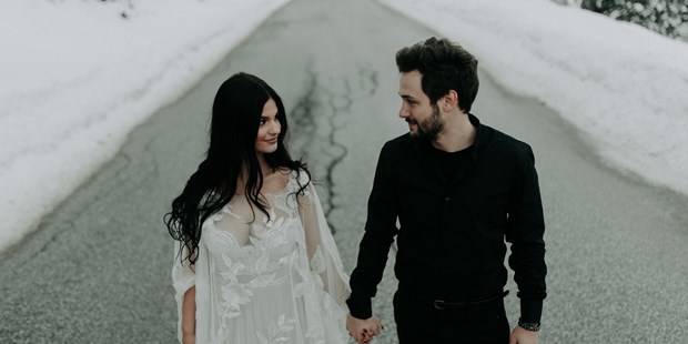 Hochzeitsfotos - Videografie buchbar - Seekirchen am Wallersee - Liebe im Schnee - Forma Photography - Manuela und Martin