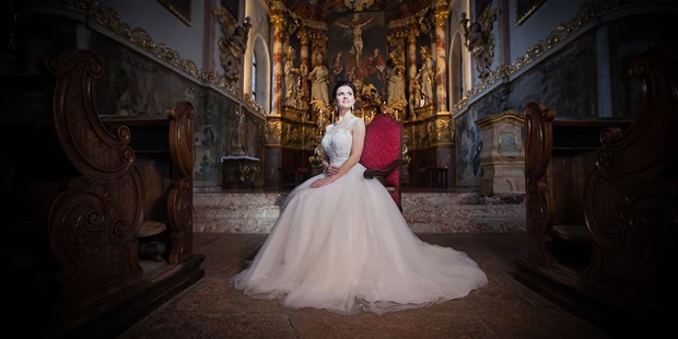 Hochzeitsfotos - Salzburg - Sara Bubna, zertifizierte Berufsfotografin SARA BUBNA photography, QAP, EP, 
für Hochzeitsfotos, After-Wedding Fotoshooting, Verlobungsfotos, Reportagen in Salzburg, Österreichweit und International
Für weitere Infos besuchen Sie uns bitte auf: www.sarabubna.com 
Foto: © SARA BUBNA photography - SARA BUBNA photography