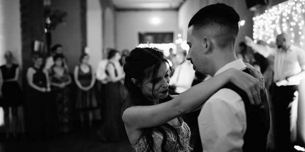 Hochzeitsfotos - Oberösterreich - Der erste Tanz. - WEIL I DI MOOG Fotografie