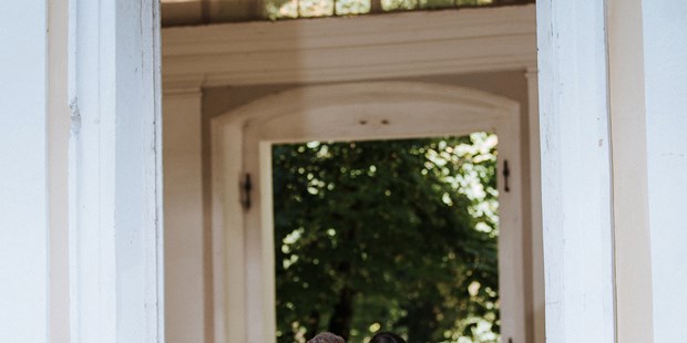 Hochzeitsfotos - Art des Shootings: Portrait Hochzeitsshooting - Ehrwald - Kerstin und Markus in natürlichem Rahmen in Szene gesetzt ... Es war eine tolle Hochzeit in Innsbruck - click & smile photography