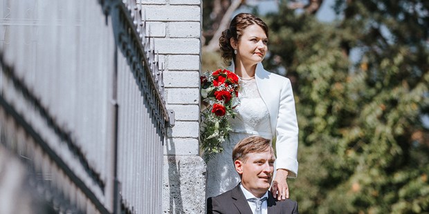 Hochzeitsfotos - Schwangau - Look into the future - Beim Brautpaarshooting am Locherboden mit einem deutschem Paar welches sich bei uns in Tirol das Ja Wort gab - click & smile photography