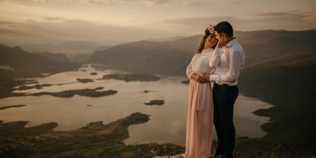 Hochzeitsfotos - Videografie buchbar - Weinviertel - D&D - Engagement shooting oberhalb des Sees in Rama / Bosnien und Herzegowina. - Jure Vukadin