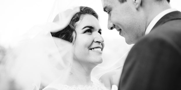 Hochzeitsfotos - Videografie buchbar - Tiroler Unterland - Brautpaar in Graz in der Steiermark. WE WILL WEDDINGS | Hochzeitsfotografin Graz Steiermark Österreich - WE WILL WEDDINGS