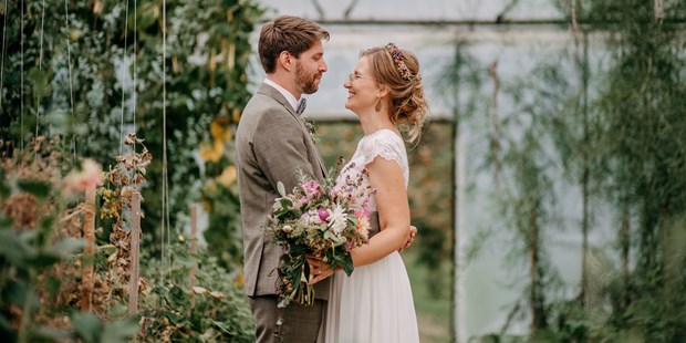 Hochzeitsfotos - Copyright und Rechte: Bilder auf Social Media erlaubt - Ossiach - Hochzeit in der Steiermark / Vom Hügel - Pixellicious