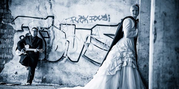 Hochzeitsfotos - Art des Shootings: Unterwassershooting - Kißlegg - Hochzeit mit Musiker - Art of Photography Monika Kessler