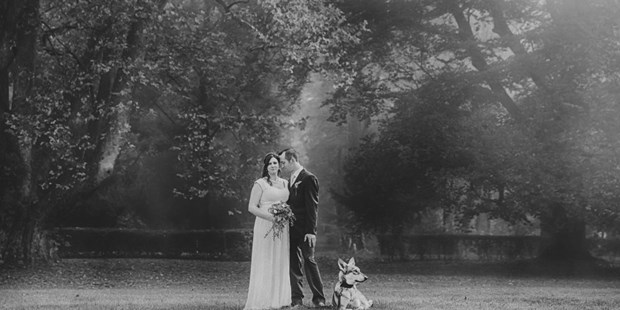 Hochzeitsfotos - Fotobox mit Zubehör - Klosterneuburg - Fine Art Hochzeitsfotograf, schwarzweiß Nebellandschaft, vintage Style - ultralicht Fotografie