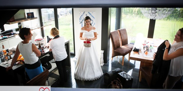 Hochzeitsfotos - Art des Shootings: Trash your Dress - Kayhude - TolleHochzeitsfotos.de Jan-Timo Schaube