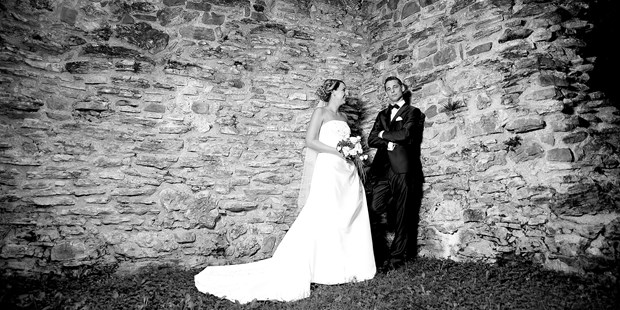 Hochzeitsfotos - Art des Shootings: Fotostory - Hausruck - Hochzeitsshooting auf einer Burg - Foto Sabrina Felhofer