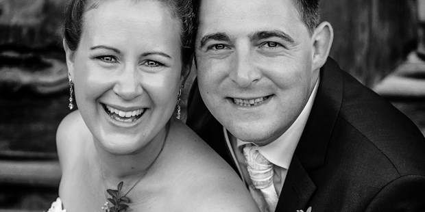 Hochzeitsfotos - Copyright und Rechte: Bilder auf Social Media erlaubt - Fraunberg - Portraitshooting Schloß Oberschleißheim - markus krompaß photographie