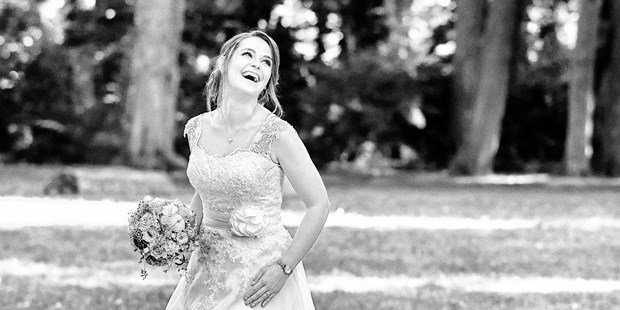 Hochzeitsfotos - Art des Shootings: Prewedding Shooting - Fraunberg - Portrait Braut Erding Stadtpark - markus krompaß photographie