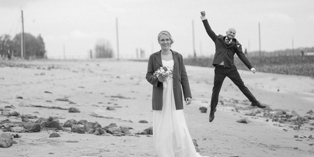 Hochzeitsfotos - Art des Shootings: Trash your Dress - Neumünster - Steffen Frank