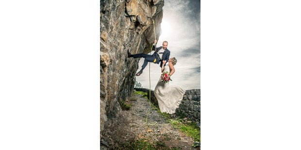 Hochzeitsfotos - Art des Shootings: Trash your Dress - Bezirk Feldkirch - Tobias Köstl Photography